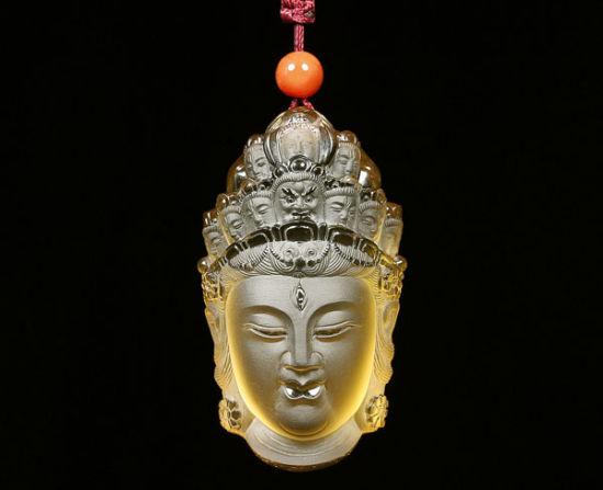 中国玉石雕刻大师邹小林作品 黄晶无量寿千手观音挂件 落槌价72000元