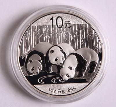 2013年熊猫1盎司银币一枚(带盒)
