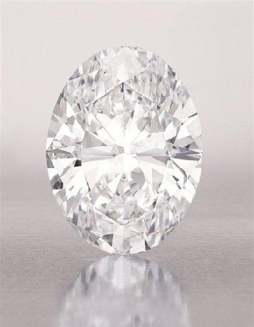 一颗重达118.28克拉、拍卖史上最大D色无瑕钻石，加上佣金后以2.3868亿港元成交。