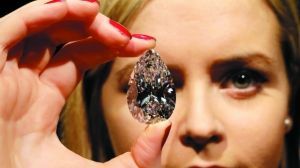 这枚118克拉白钻取自2011年在非洲发现的299克拉钻石原石。 