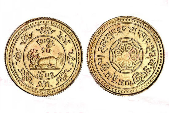 本次拍卖会的另一亮点是一枚罕见20两（TamSrang）金币(1918)，最终拍得336000港元，远超拍前最高估价110000港元