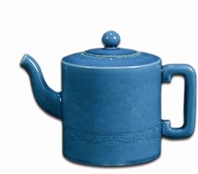 清代孔雀蓝釉茶壶，中国嘉德（香港）2013春拍，成交价25.8万元
