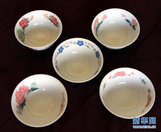 这是毛泽东生活用瓷釉下五彩瓷碗（一套五件）资料照片