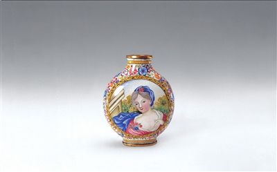 铜胎画珐琅西洋仕女图鼻烟壶 4.4cm 清乾隆时期创作
