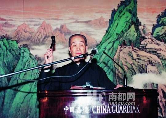 1994年，鉴定大师徐邦达为中国嘉德敲响第一槌。