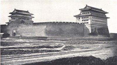 这是费利斯·比托19世纪60年代拍摄的旧时京城照片。有专家称，“这些照片使很多欧洲人第一次看到了中国是什么样子的。”