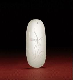 和田市工艺美术雕刻厂捐赠的和田玉兰香牌 成交价20700元(含佣)