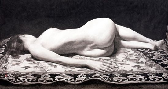 躺在花毯上的女人体 ( 水墨宣纸， 立轴，170x91cm， 2010年)