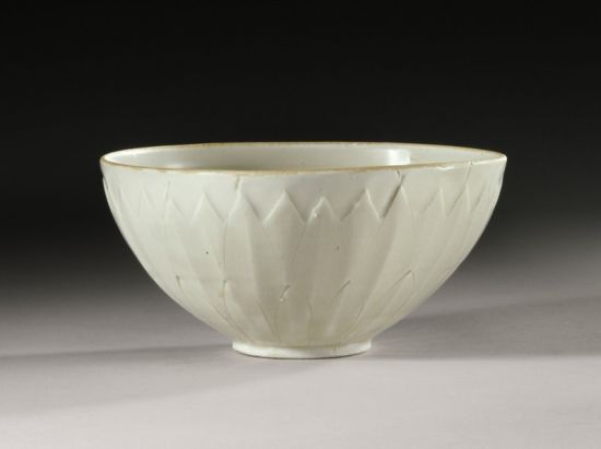这个定窑瓷碗创作了拍场传奇