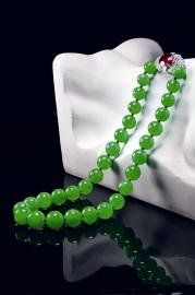 天然翡翠配钻石、天然红碧玺满绿珠链成交价：RMB1840万元北京保利供图