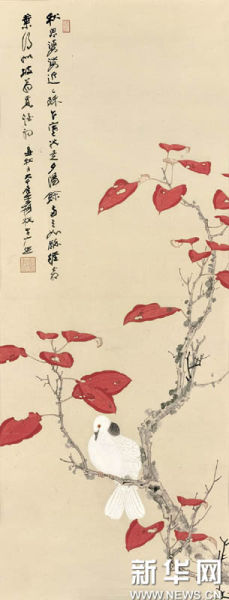 2011年10月4日张大千、徐悲鸿佳作拍出千万余港元高价拍卖会上展示的张大千的画作《红叶白鸠》（10月4日摄）。