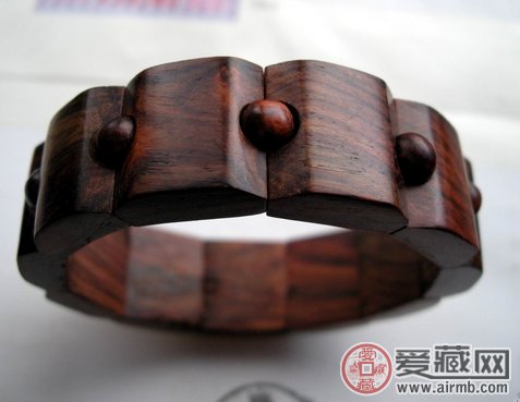 海南黄花梨备受藏友亲睐