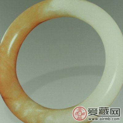 白玉手镯行情好转，收藏者关注