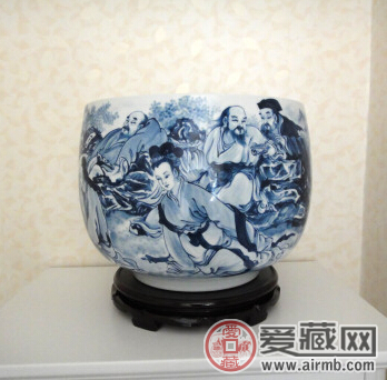 景德镇名家俞锦昌手绘青花釉里红瓷器花瓶摆件