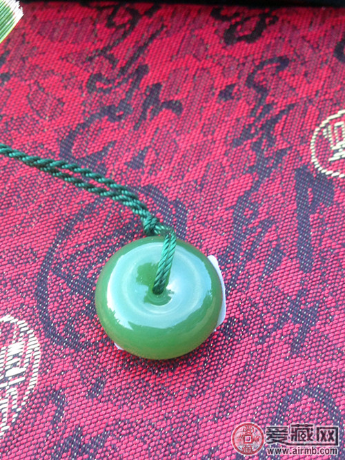 俄罗斯碧玉水料菠菜绿平安扣