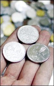 市民家中收藏的1元牡丹硬币。