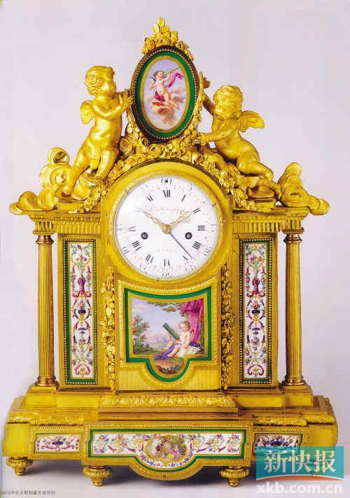 法国十八世纪末鎏金瓷绘钟