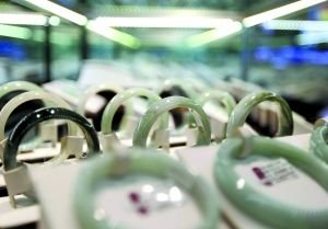 翡翠玉镯 记者顾展旭 摄