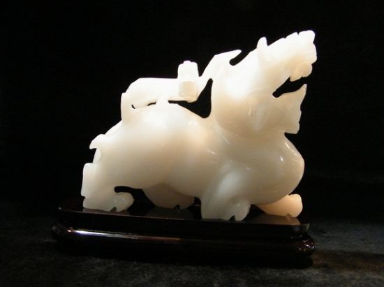 玉雕貔貅摆件