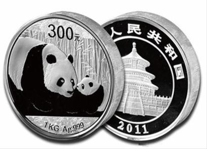 近期，白银市场陷入了跌跌不休的状态，陈女士半年前以7元/克购买的某国有商业银行纸白银，现在已经缩水到5.7元/克，她的投资梦逐渐变成了噩梦。