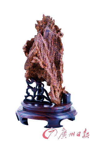 上等沉香价可比黄金 精雕讲究“因材施艺”