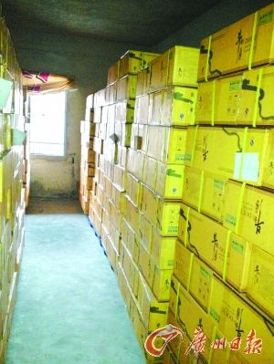 采用传统干仓方式存放的普洱茶。