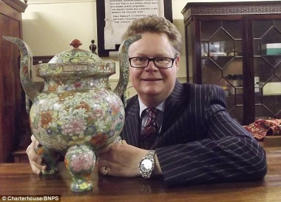 男子将中国瓷器当垃圾尘封20年 拍出百万元