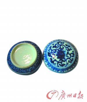 清雍正 青花八卦纹镗锣洗