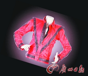 迈克尔·杰克逊《战栗》MV中的红皮夹克。