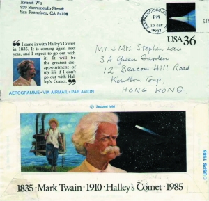 这张美国邮局发行的邮资邮简上，记录着美国作家马克·吐温与哈雷彗星的神秘情缘。一位专题集邮的爱好者将其用于制作“偶然事件”的专题，颇具创新。