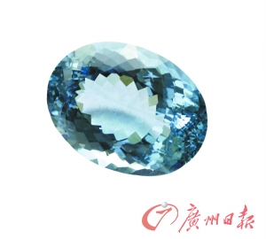 广州市场上的海蓝宝石戒面（桑塔玛利亚颜色-114.47ct-160万元）。