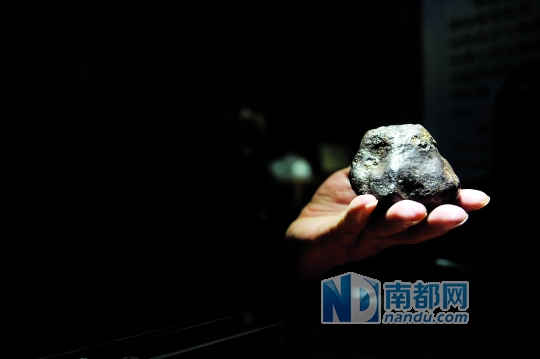 这块陨石标价8000万元，据称2009年4月12日落在新疆奇台县。CFP