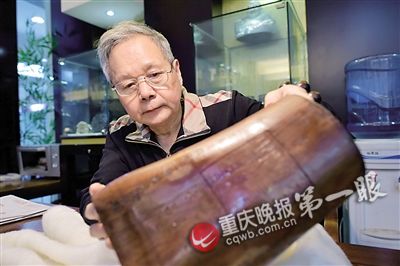 老局长退休开始创业 16年玩出三个藏品店