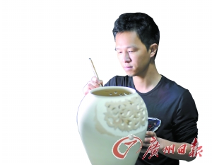 收藏者们收藏时不要只盯大师作品，要以釉水发色、器型线条优美、工艺细致等作为收藏标准。