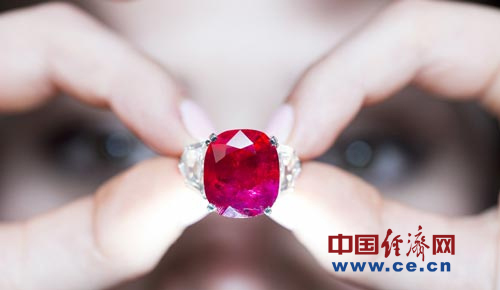 世界最贵红宝石“The Sunrise Ruby”成交价合人民币