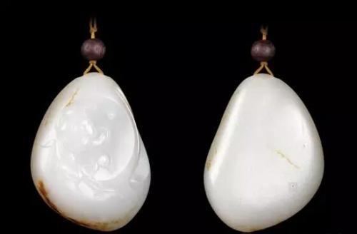 和田玉玉质温润，堪称玉中极品。《黄帝内经》、《本草纲目》《唐本草》、《神农本草》，均有记载和田玉的功效“滋阴气、壮肾阳、除中热、解烦懑、润心肺、助声喉、滋毛发、养五脏、安魂魄、疏血脉、明耳目”。