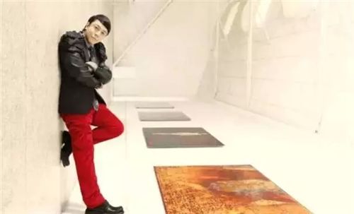 对于艺术收藏，蔡康永曾说过：如果你真的很喜欢一张画，但它的价钱也可以用来买一套西装，那你还不如去买画，但如果花出去的金额高到一辆车的钱，你就应该 需要谨慎地考虑一下。同时他也说过有无数的画是我这辈子，都买不起，也买不到的，所有无法到手的东西，都让我们抱着更多的热情和向往活下去！