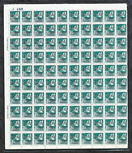 3亿元（新台币，下同）邮票就长这样，亚洲国际邮展展出珍贵“上海版飞燕邮票”，全张价值超过3亿元。