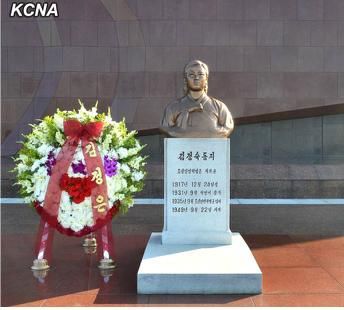 朝鲜22日举行向抗日女英雄金正淑铜像敬献花圈仪式。