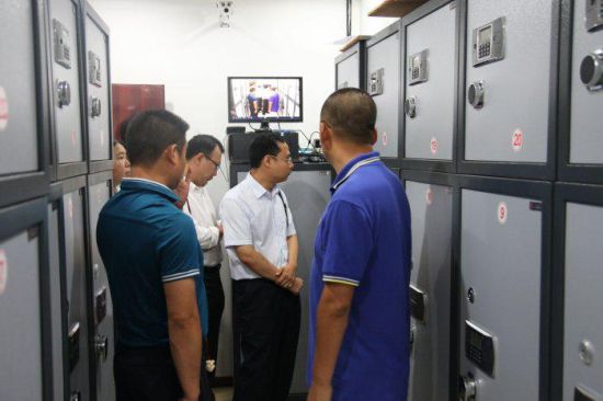 北交所领导检查金库状况