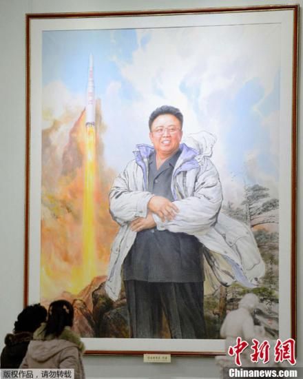 资料图：当地时间2013年2月16日，朝鲜平壤，朝鲜举行各类活动，庆祝金正日诞辰71周年（金正日诞辰日即“光明星节”）。