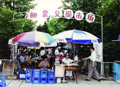 当年太原路市场正式挂牌后，门口设了个摊，收1毛到2毛不等的门票。 云洲古玩城 王建村