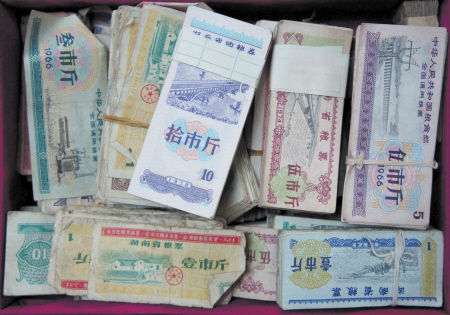 “文化中人”收藏的部分粮票。