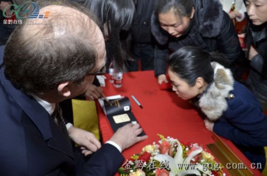 AntonyGrodeckiBA在指导集邮收藏者如何辨认彩票真伪