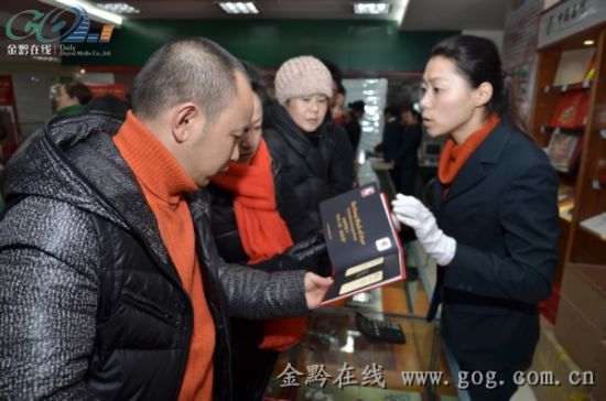 早上9点30分，集邮收藏者已来到现场等待AntonyGrodeckiBA到场